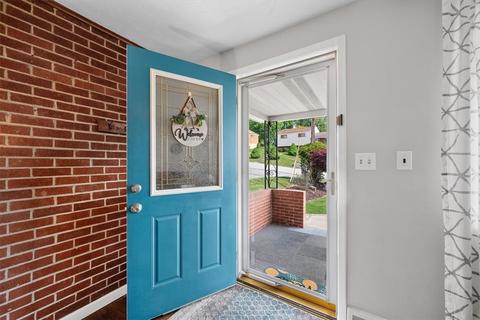 14150 Wayne Dr, Irwin, PA 15642 photo 4