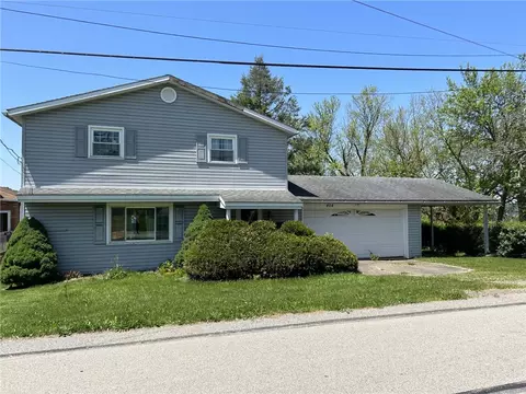 404 Douglas, Elizabeth, PA 15037