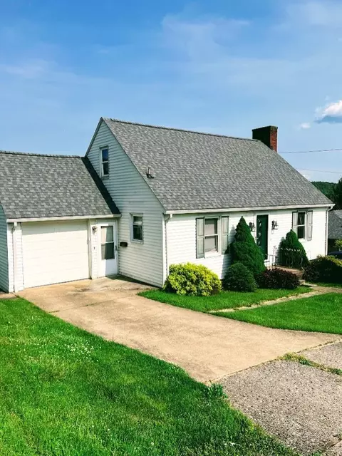 666 Ross St, Waynesburg, PA 15370