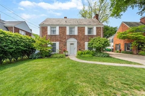 590 Crystal Dr, Pittsburgh, PA 15228