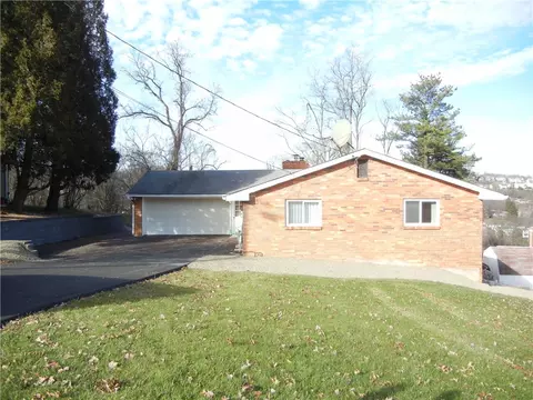 104 W Fair Meadows Dr, Canonsburg, PA 15317