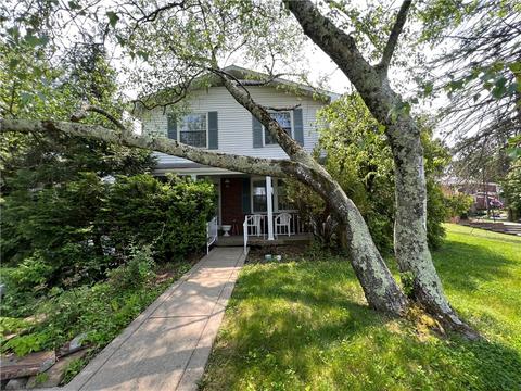 101 Northumberland Dr, Irwin, PA 15642