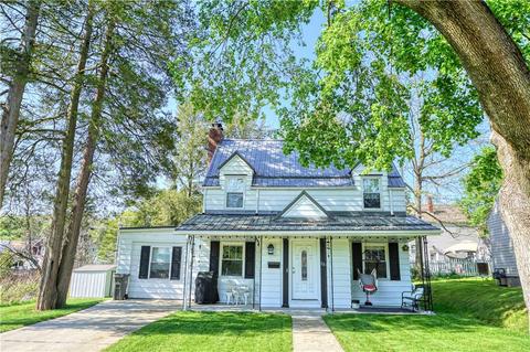 204 Johnston Dr, Ellwood City, PA 16117