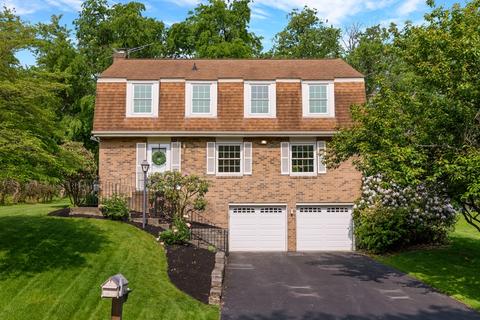 2126 Carriage Hill Rd, Mccandless, PA 15101