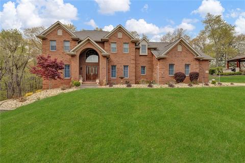 102 Highlandwoods Dr, Beaver, PA 15009