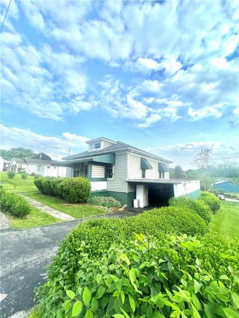704 Baughman Ave, Jeannette, PA 15644