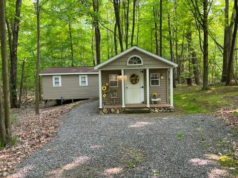 22 Hickory Rd, Greenville, PA 16125