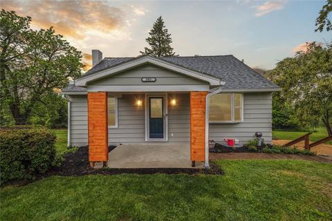 301 Chestnut Ln, Jeannette, PA 15644
