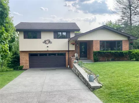 126 W Marshall Dr, Pittsburgh, PA 15215
