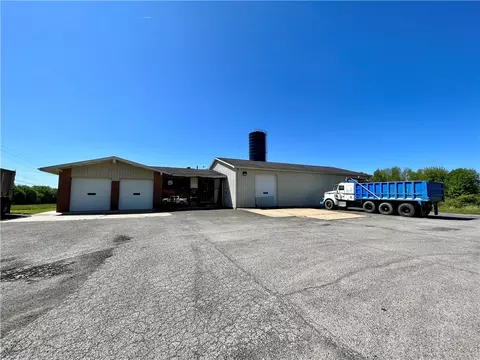 954 Franklin Rd, Jackson Center, PA 16133