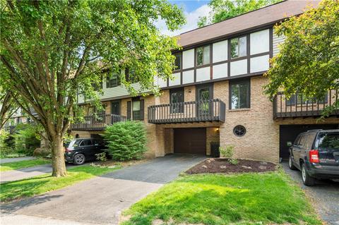 2748 Bingham Dr, Pittsburgh, PA 15241