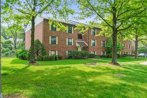 7234 Beacon Hill Dr, Pittsburgh, PA 15221