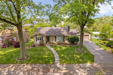 4 N Old Oak Dr, Beaver Falls, PA 15010