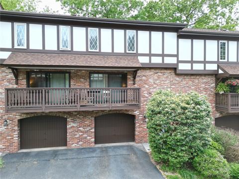 320 Woodbridge Dr, Pittsburgh, PA 15237