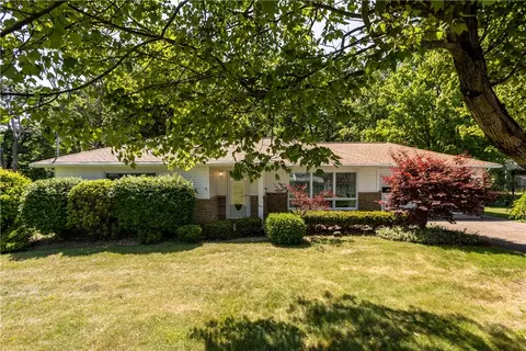 166 Curtis Dr, Beaver Falls, PA 15010