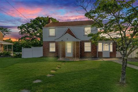 14 Tanager Dr, Mckees Rocks, PA 15136