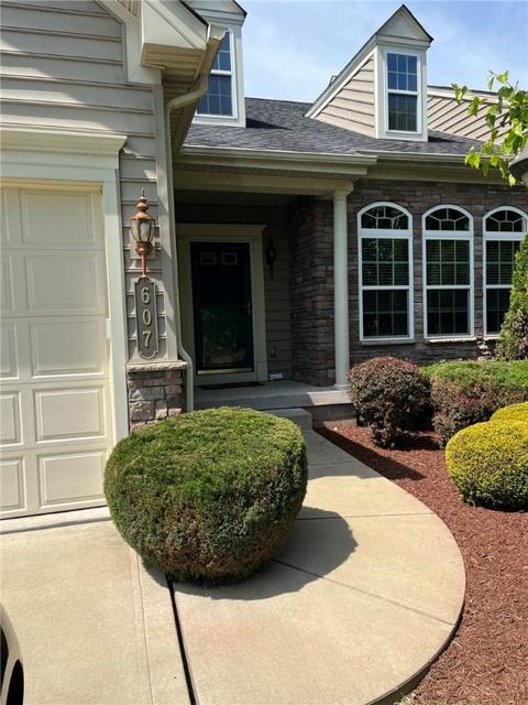 607 Juniper Ln, Bridgeville, PA 15017