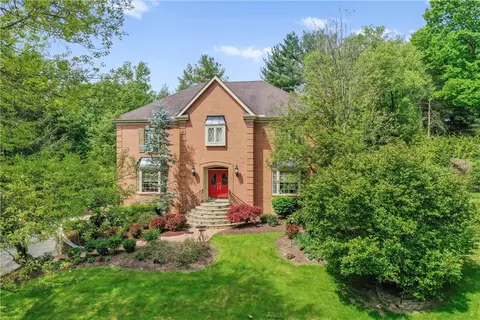 2180 Truxton Dr, Pittsburgh, PA 15241