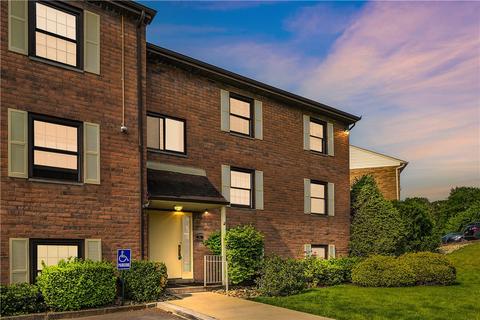 7251 Beacon Hill Dr, Pittsburgh, PA 15221