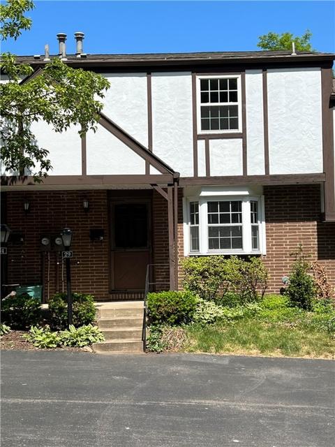 29 Hiland Vly, Pittsburgh, PA 15229