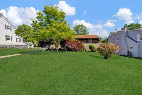 2520 Burgess St, Beaver Falls, PA 15010