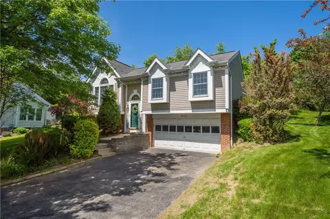1053 Meadowbrook Dr, Canonsburg, PA 15317