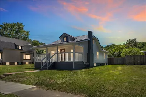 4737 5th Ave, Beaver Falls, PA 15010