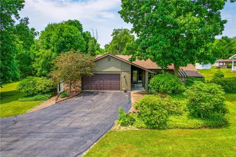 13 Linda Dr, Transfer, PA 16154