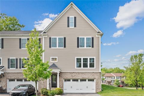 3092 Raintree Dr, Hampton, PA 15044