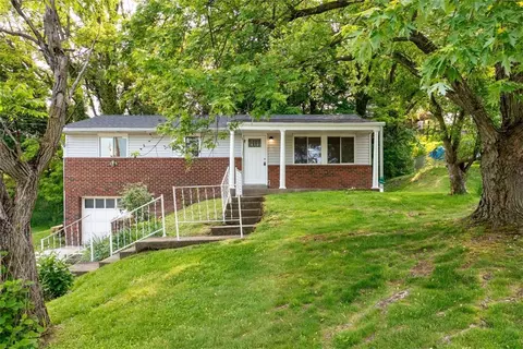 213 Laura Lee Dr, Coraopolis, PA 15108