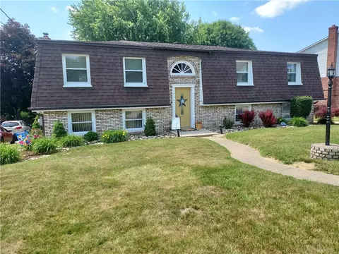 111 Cortland Dr, New Stanton, PA 15672