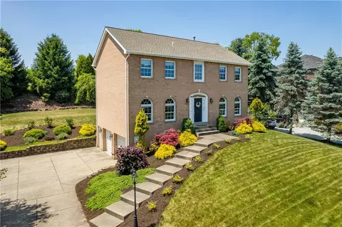 312 Pine Valley Dr, Bridgeville, PA 15017