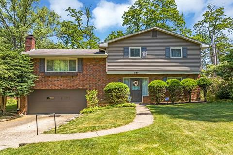 699 Fruithurst Dr, Pittsburgh, PA 15228