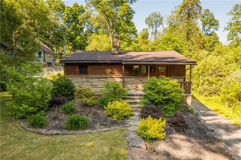 147 William Penn Trl, Chalkhill, PA 15421