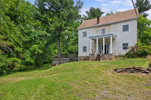 2020 Scotia Hollow Rd, Finleyville, PA 15332