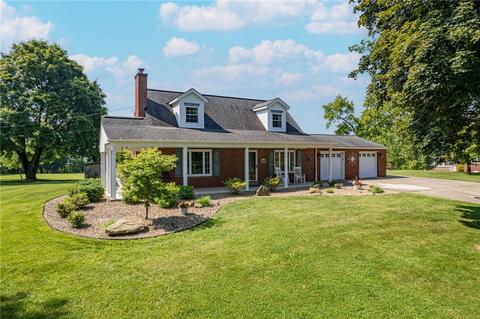 100 Forest Grove Rd, Coraopolis, PA 15108
