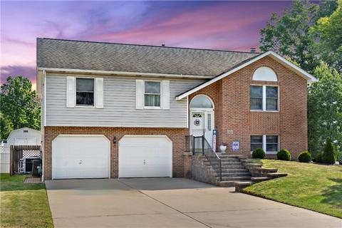 2424 Brownfield Dr, Greensburg, PA 15601