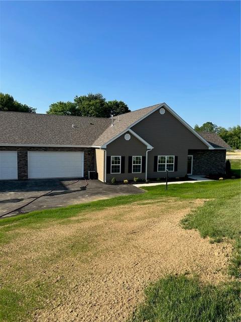 124 Waterford Ct, Ellwood City, PA 16117