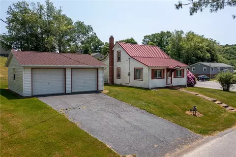 34 Dunn St, Sandy Lake, PA 16145