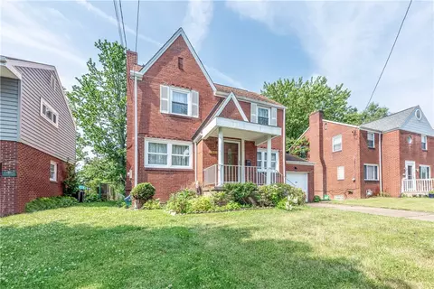 470 Summit Dr, Pittsburgh, PA 15228