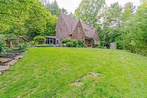 134 Spanish Villa Dr, Jeannette, PA 15644