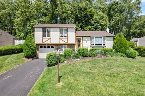 1907 Colleen Dr, Irwin, PA 15642