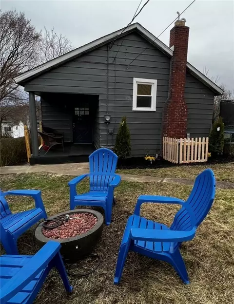 1268 8th Ave, Natrona Heights, PA 15065