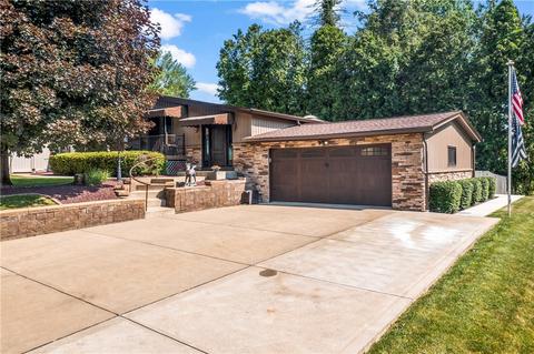 19 Ellen Dr, Mckees Rocks, PA 15136