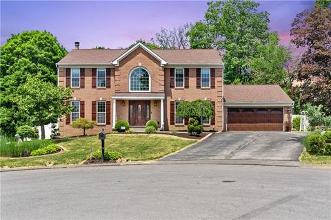 19 Parkside Dr, Canonsburg, PA 15317