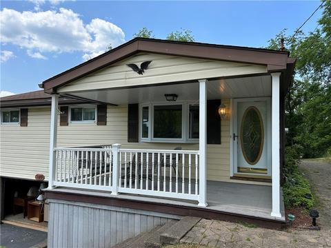 155 College Ave, Plum, PA 15239