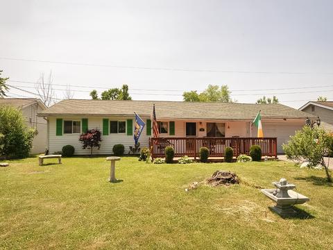 74 Robinhood Dr, Cranberry Township, PA 16066