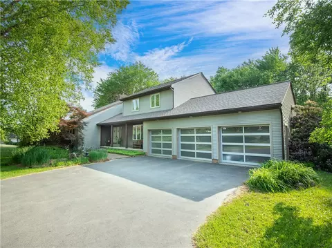 104 Applewood Ln, Slippery Rock, PA 16057