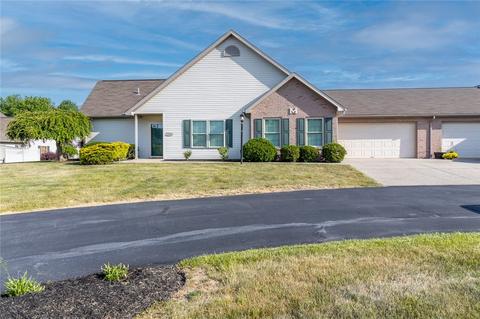 1084 Timberwood Dr, Beaver Falls, PA 15010