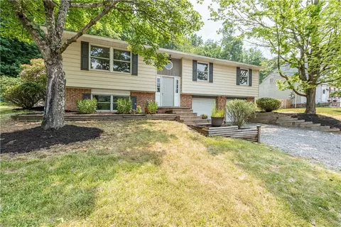 8798 Sloop Rd, Pittsburgh, PA 15237 photo 2